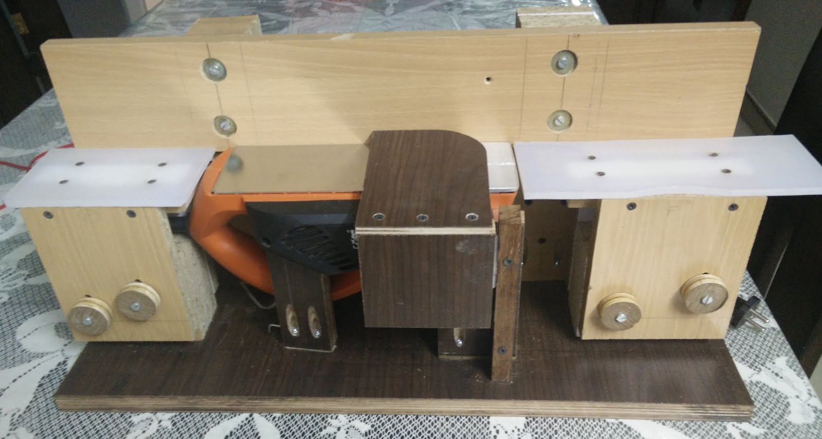 Baijal DIY DIY Jointer using a Power Planer