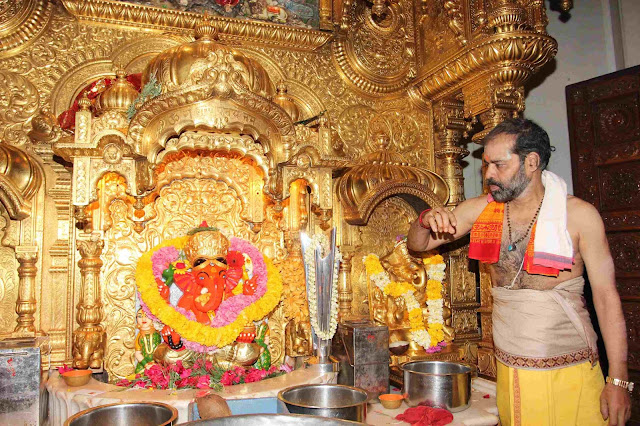 Siddhivinayak Temple, Mumbai - One Of Richest temple in India Siddhivinayak Temple, Mumbai - Richest temple in India