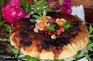 Bizcocho en Sartén con Frutos Rojos