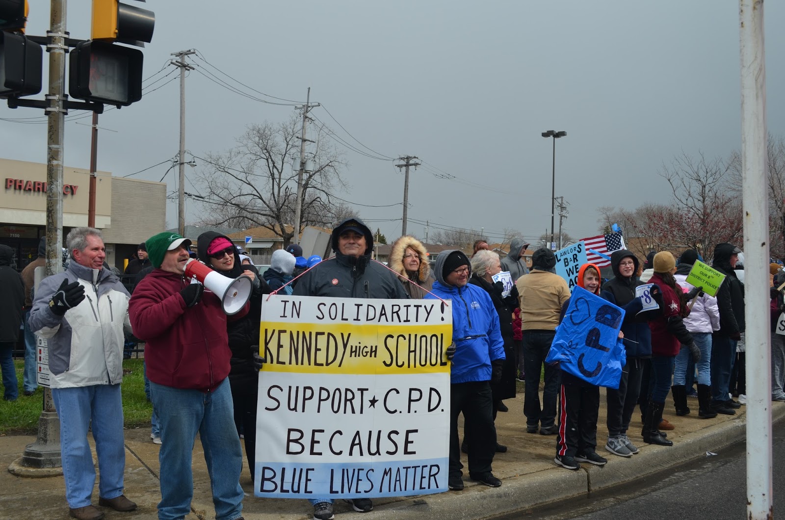 Southwest Chicago Post Hundreds Cheer 8th District Police at Archer