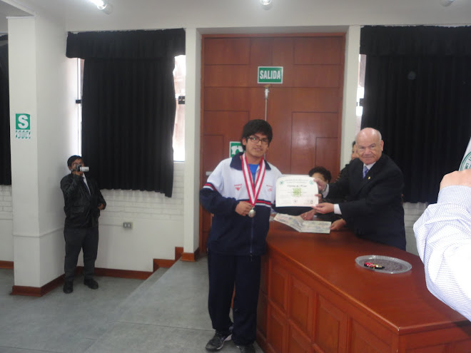 1° MEDALLA DE PLATA EN LA VII OLIMPIADA PERUANA DE BIOLOGIA O.P.B. 2012