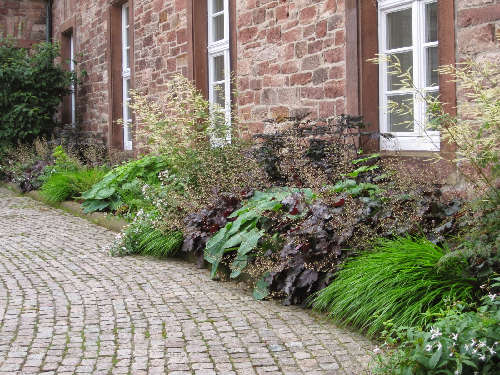 schmaler Pflanzstreifen, schmales Beet