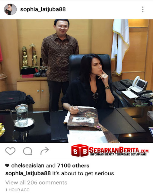 Beginilah Gaya Selfie Sophia Latjuba Saat Berpose Jadi Gubernur dan Dikawal Oleh Ahok.