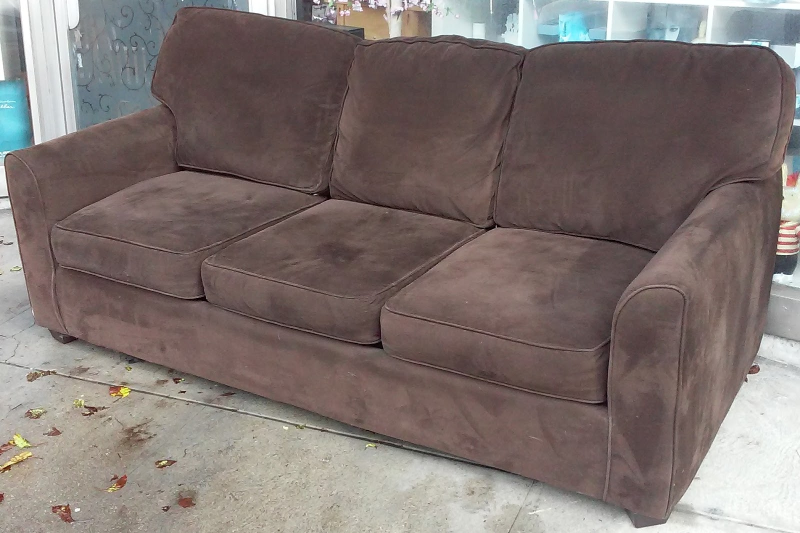 UHURU FURNITURE & COLLECTIBLES SOLD Style Line Sofa 90