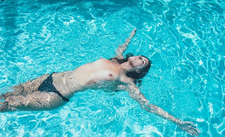 Curvy Brunette Swimming Topless