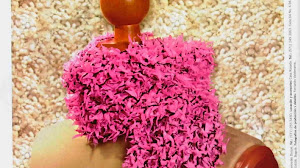 Bufanda fuscia tejida al crochet