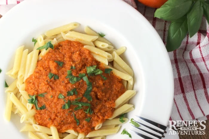 Oven-Roasted Tomato Basil Marinara Sauce | Renee's Kitchen Adventures #SundaySupper easy recipe for fresh tomatoes