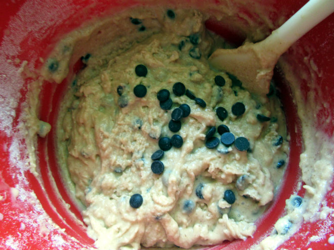 Peanut butter chocolate drops muffins by Laka kuharica:  add the dry ingredients to the wet ingredients. Mix in the chocolate drops.