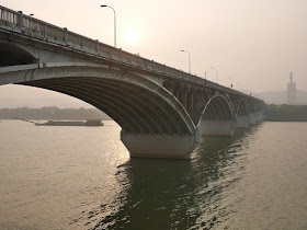 ship and Juzizhou Bridge (橘子洲大桥) in Changsha
