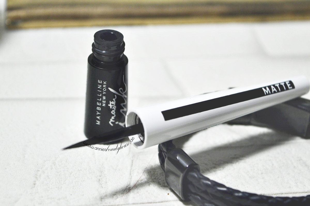 Maybelline Eyeliner - Master Ink Eyeliner Matte black Product Close Up Open Product