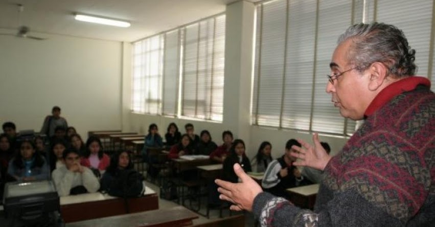 Legisladores proponen que límite de edad para la docencia debería ser los 80 o que no haya límite de edad Legisladores proponen que límite de edad para la docencia debería ser los 80 o que no haya límite de edad