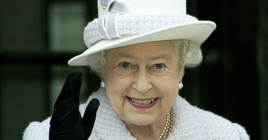 Queen elizabeth reptilian. Queen uk. Броши королевы елизаветы. The queen s people. The queen s people.