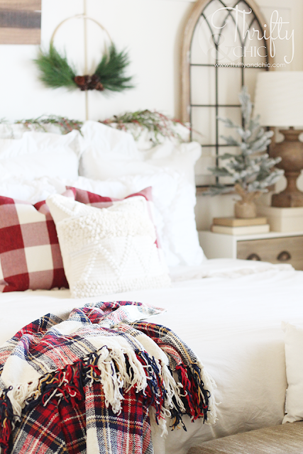 Bedroom Christmas Decor. Christmas decor and decorating ideas for bedroom. White and red christmas decor. Farmhouse christmas decor and decorating ideas. How to decorate your bedroom for Christmas.