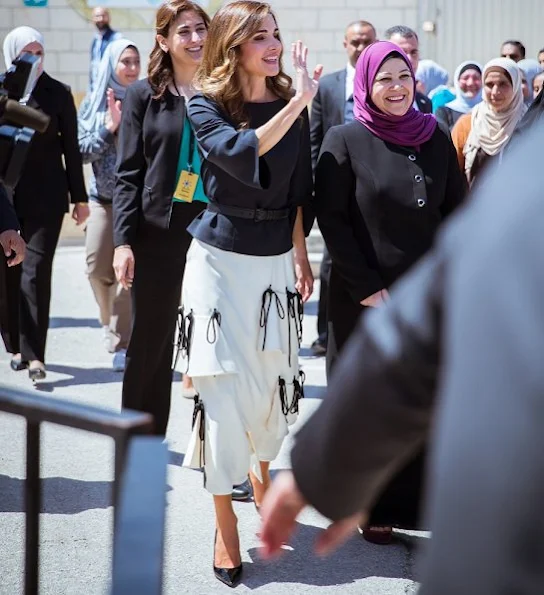 Queen Rania visited the Sweileh Secondary School for Girls in Amman. The pop-up concerts funded by Orange, Toyota, and Careem