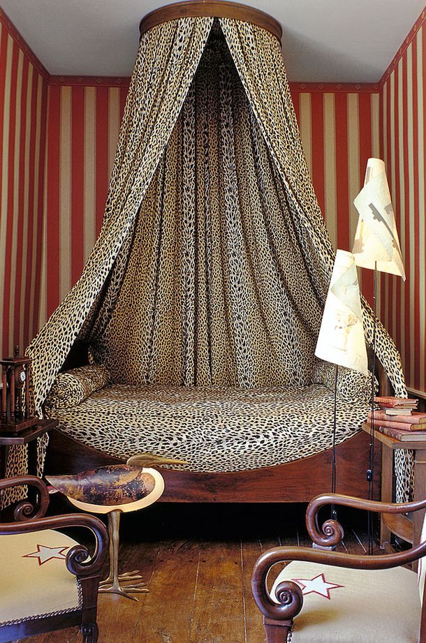Eye For Design Decorating French Empire Style Bedrooms Also Anything You Can Do To Create A Tent Like Feel Will Be Perfect For Your French Empire Bedroom