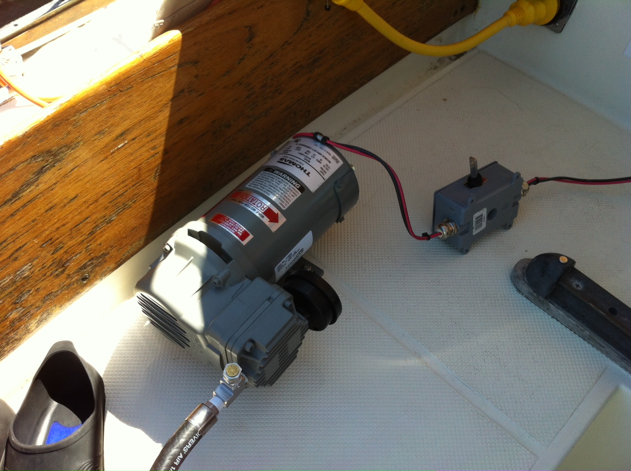 Sailing Constance Hookah dive system!