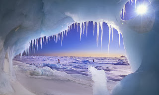 http://4.bp.blogspot.com/-R1gtGqHkPag/UrASLl8euwI/AAAAAAAAQrg/aotF3gg5R2I/s1600/Arctic-ice-cave-001.jpg