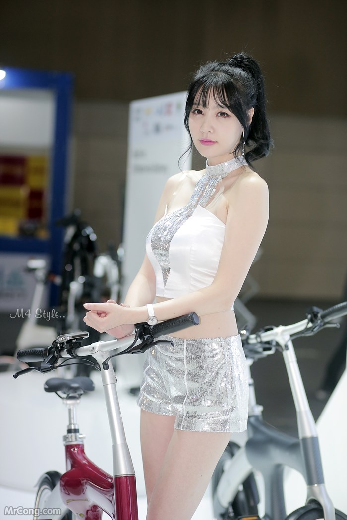 Beautiful Hong Ji Yeon at the 2017 Seoul Motor Show (146 pictures) photo 6-17