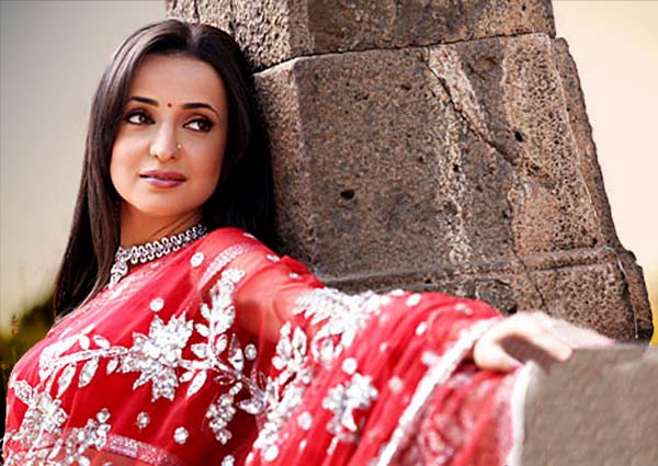 Biodata Sanaya Irani