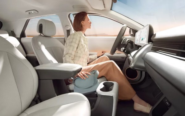 2022 Hyundai Ioniq 5 EV : Exterior and Interior Design