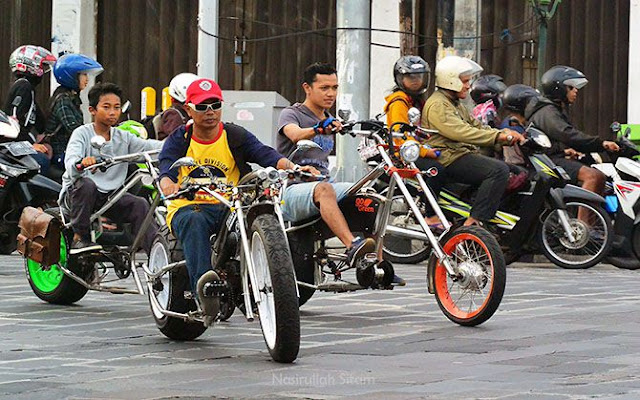 SELIGED di jalanan area Tugu Jogja SELIGED di jalanan area Tugu Jogja