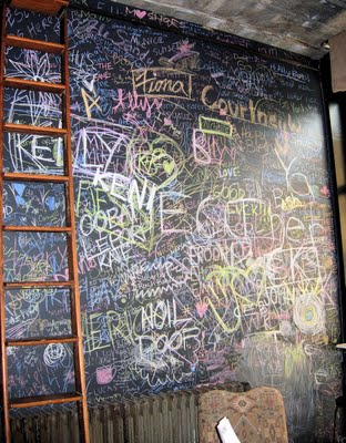 Design Inspiration: Chalkboard in the Living Room
