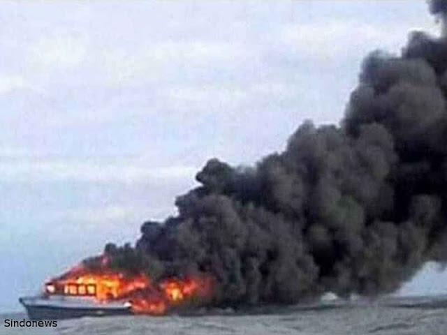 Kapal KM Fungka Permata V Terbakar, Sedikitnya 13 Tewas Kapal KM Fungka Permata V Terbakar, Sedikitnya 13 Tewas