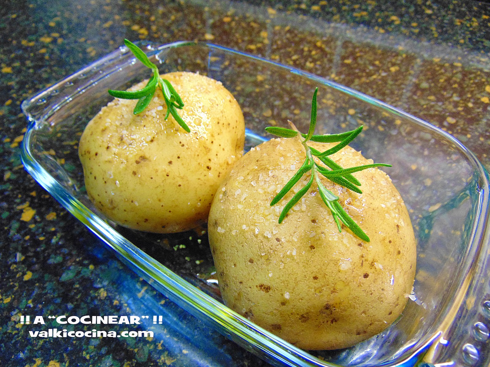 Cómo cocer patatas en el microondas (para que te queden perfectas en diez minutos)