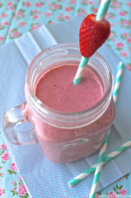 CookALife! byMaeva • Strawberry, raspberry, banana, almond milk and baobab vegan smoothie