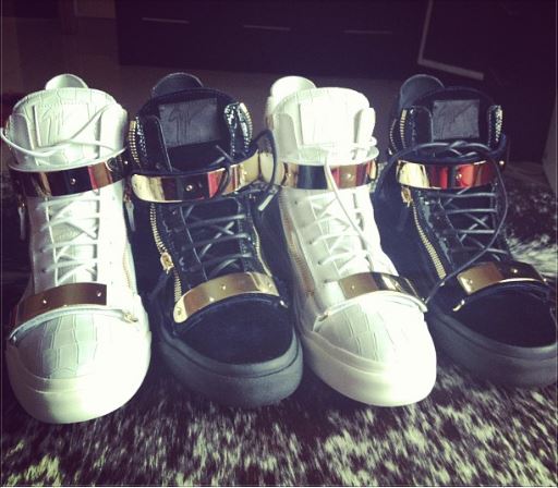 WELCOME TO SLI'S BLOG: PHOTOS:SEE DBANJ'S EXPENSIVE SHOES