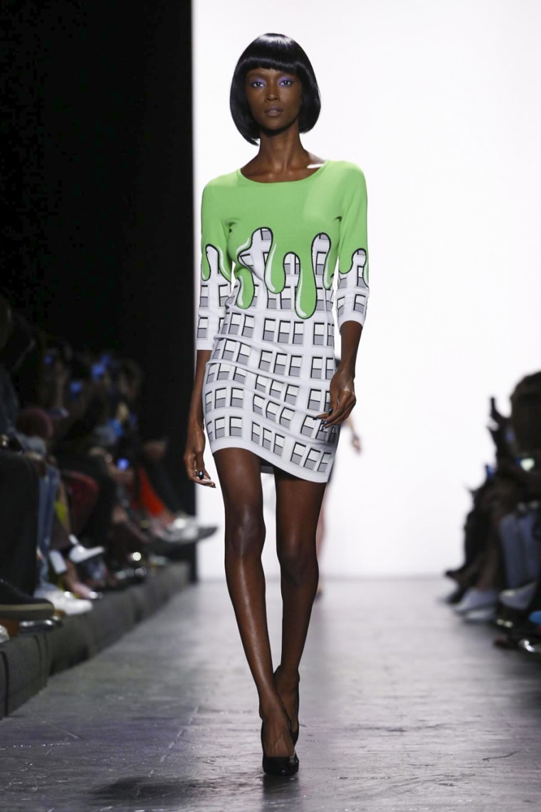 Jeremy Scott Spring Summer 2017 - New York Fashion Week jeremy-scott, jeremy-scott-spring-summer, jeremy-scott-printemps-ete, jeremy-scott-case, jeremy-scott-coque, bag-jeremy-scott, sac-jeremy-scott, tee-shirt-jeremy-scott, t-shirt-jeremy-scott, dress-jeremy-scott, robe, jeremy-scott, sweat-jeremy-scott, du-dessin-aux-podiums, dudessinauxpodiums