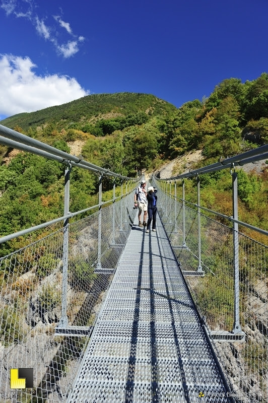 valerie blachier et guillaume schramme sur la passerelle du drac photo Pascal Blachier