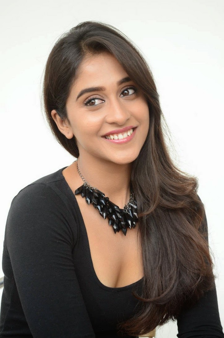 actress-regina-latest-stills-in-black-to