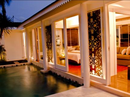 merah hitam: Hotel Bintang 5 di Seminyak Bali