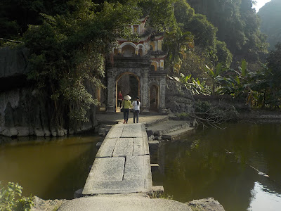 ビックドン寺(Bich Dong Pagoda)の門