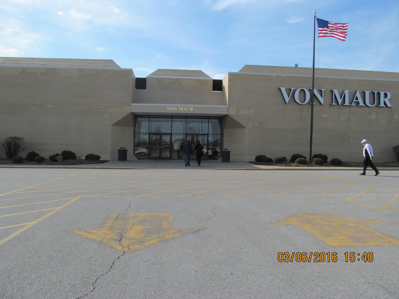 Trip to the Mall Hickory Point Mall [(Forsyth) Decatur, Illinois)]