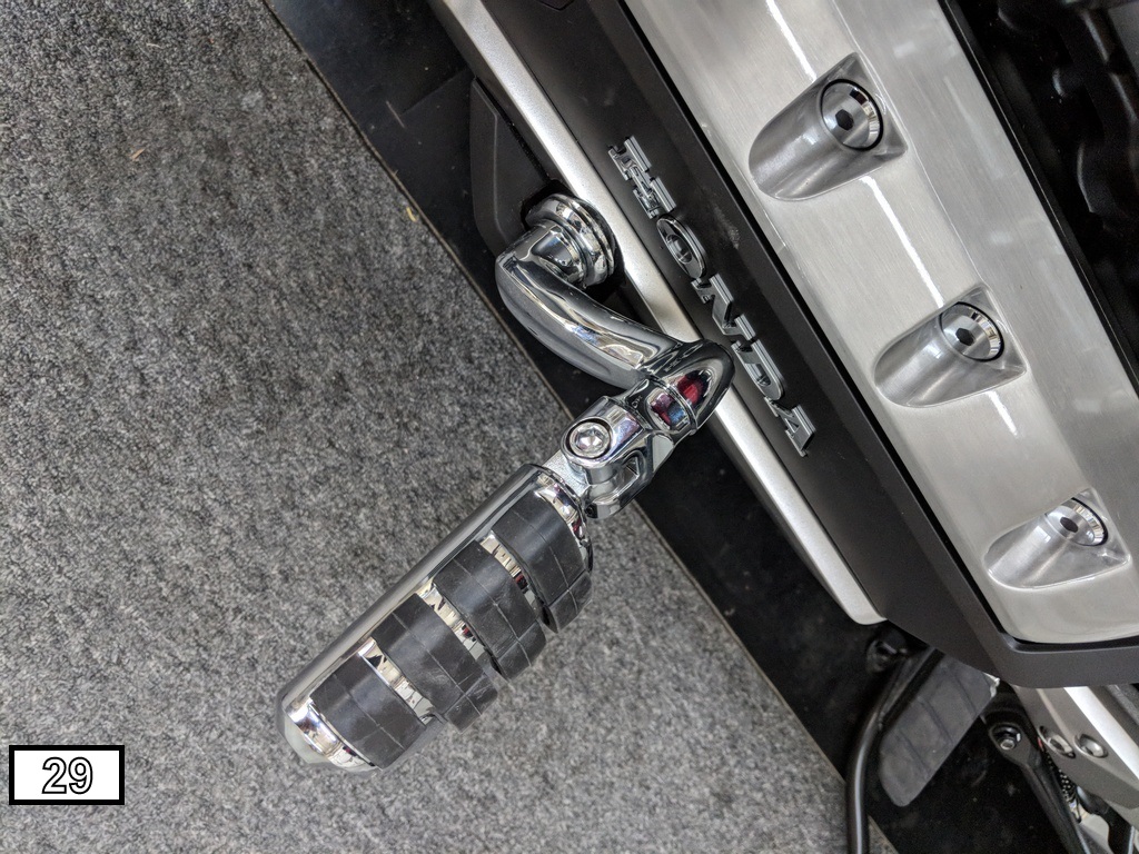 BQ's Motorcycle Adventures 20180515_Kuryakyn 7980 Highway Pegs