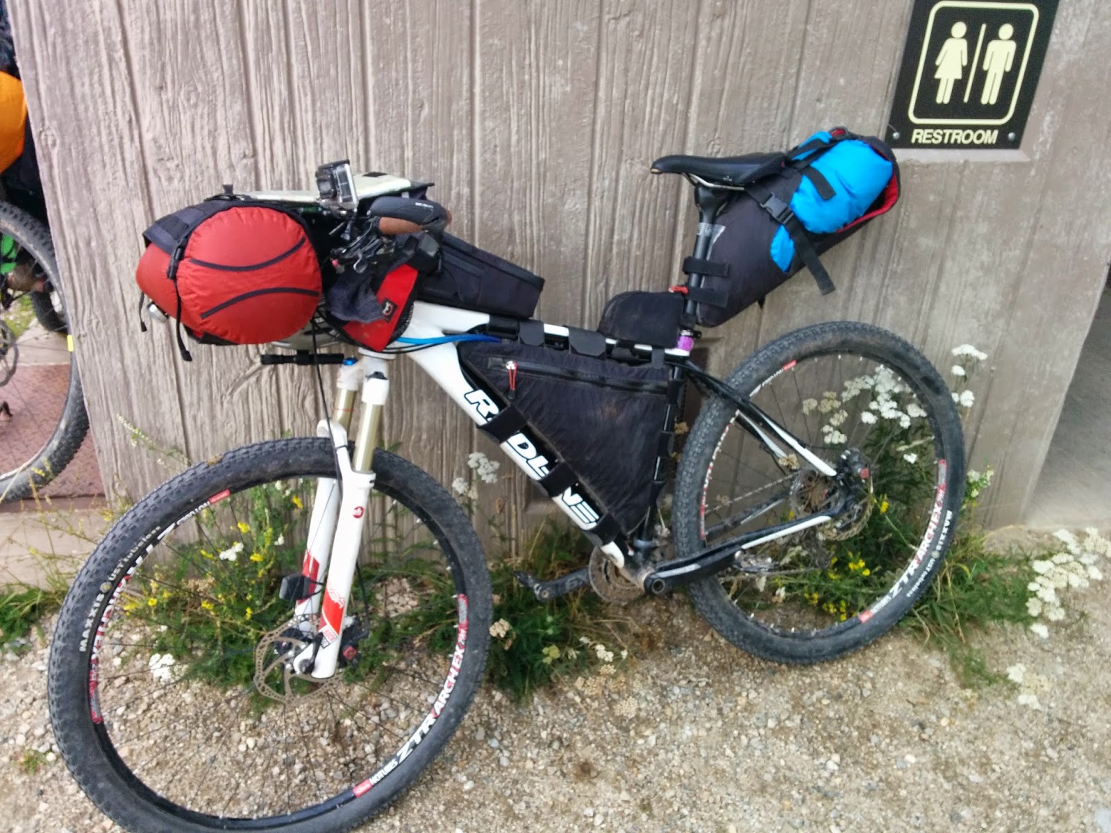 Zero To 2700 Miles Tour Divide 2017 Gear Tips On Bike Bags I Use Two Small Bags On My Top The Outpost Bag From Blackburn Is Favourite That For Repair Kit Items And Tools