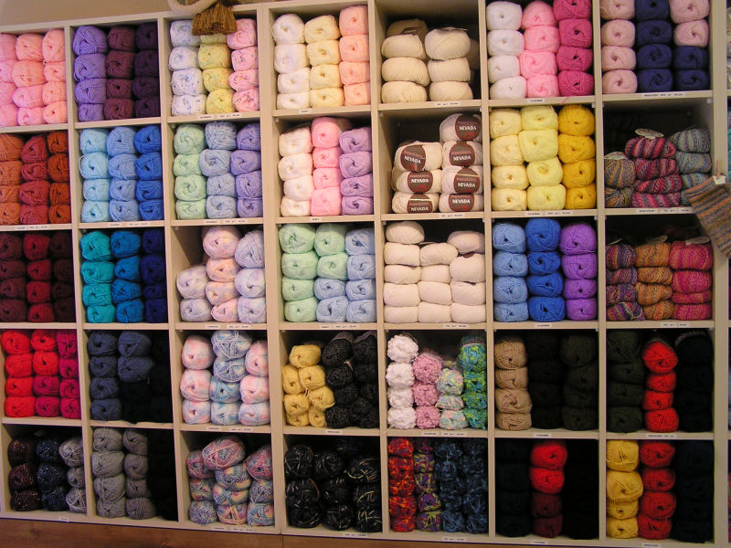 Andrea ster guest presenter QVC UK ster Craft Rug Punch Tool