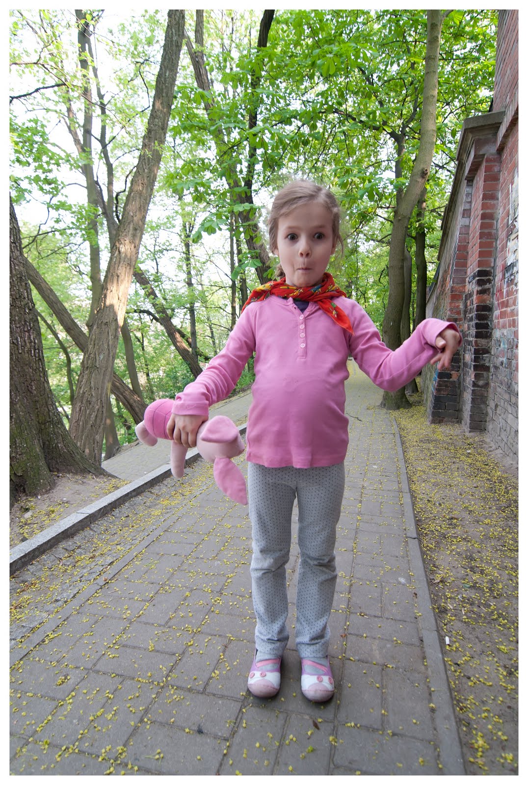 Wracając Do Domu Scrooge Zamiast Swojej Kołatki Do Drzwi Zobaczył julka: Wracając do domu