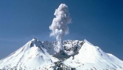 Το ηφαίστειο της Αγίας Ελένης άρχισε πάλι να «βρυχάται» -36 χρόνια μετά την καταστροφική έκρηξη  