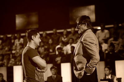 Aamir Khan in KBC promoting Dhoom 3 movie with Amitabh Bachchan
