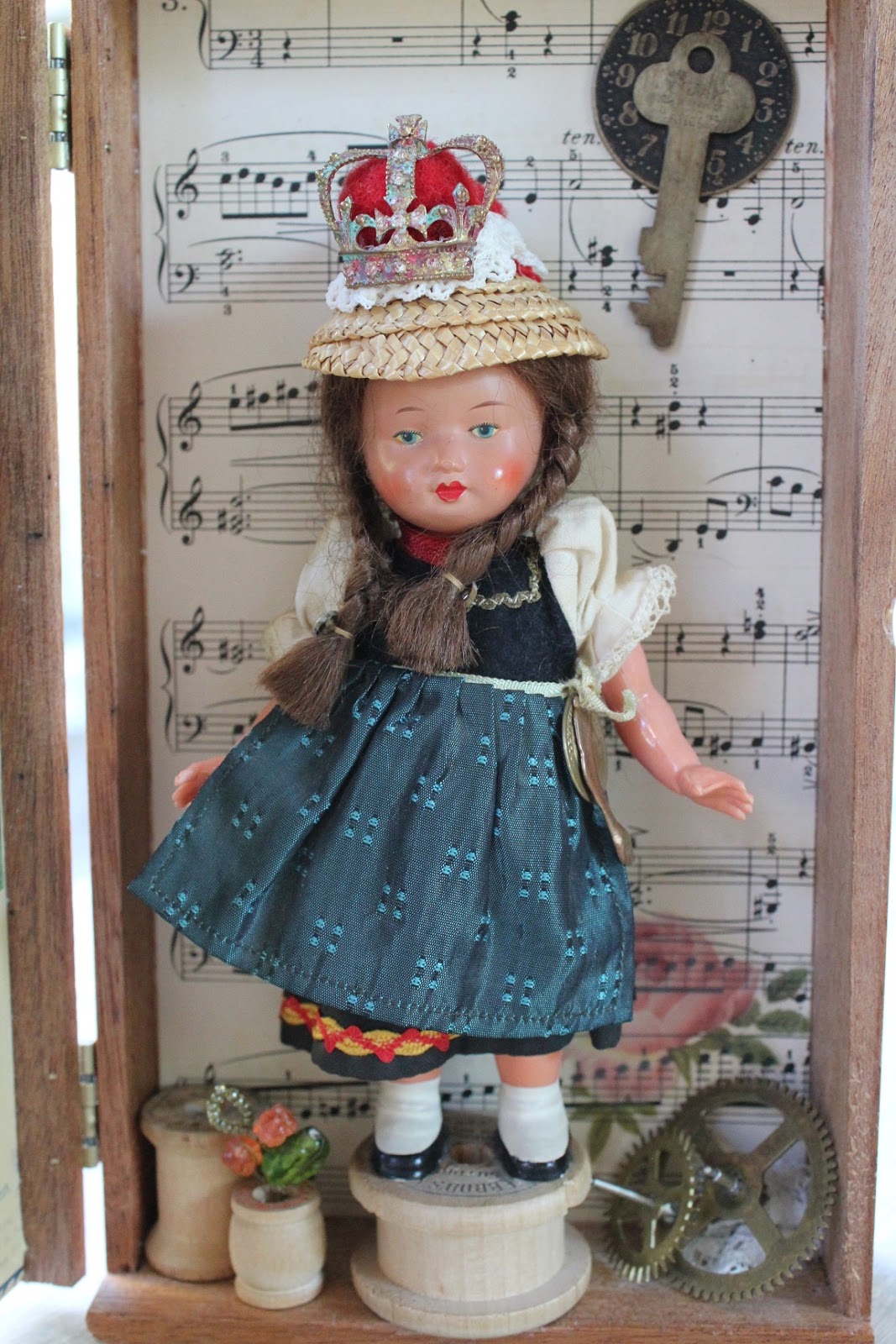 White Horse Relics Dress Forms, eBay, Etsy, & a trip to Rogers Gardens