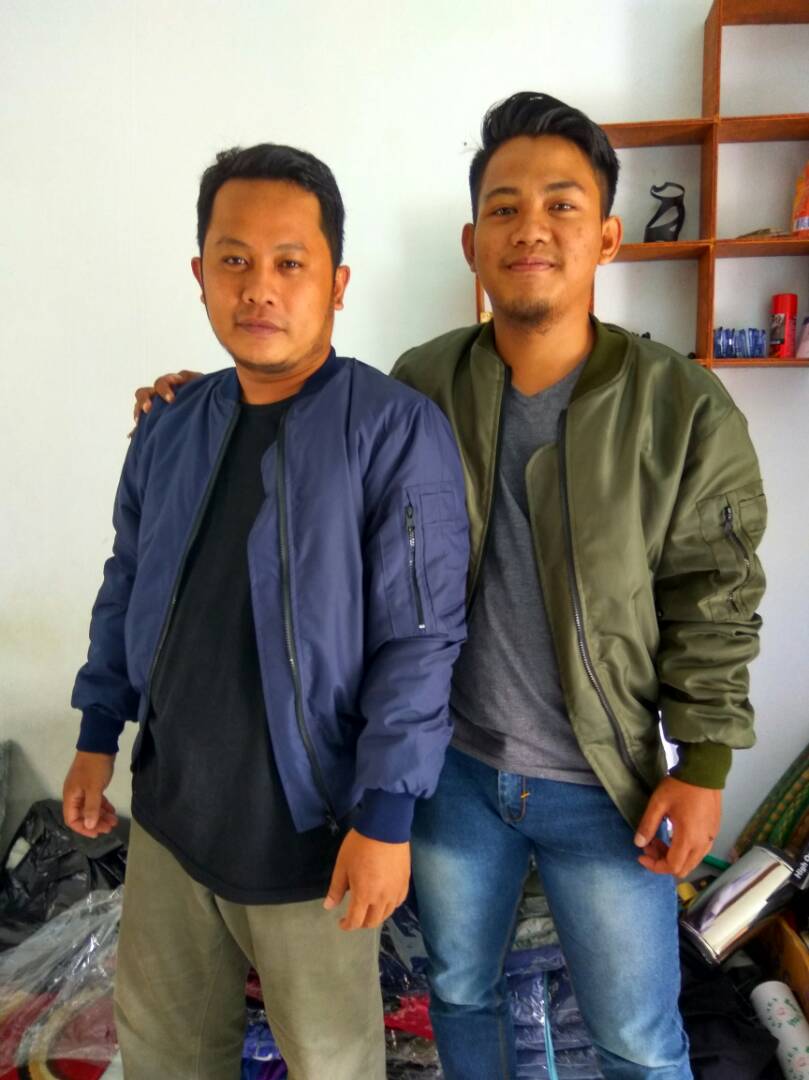 Koleksi Model Jaket Bomber Couple Seragam BAJU LEBARAN Koleksi Model Jaket Bomber Couple Seragam BAJU LEBARAN