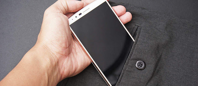 Jangan Memasukan Smartphone Dalam Saku Celana Jangan Memasukan Smartphone Dalam Saku Celana