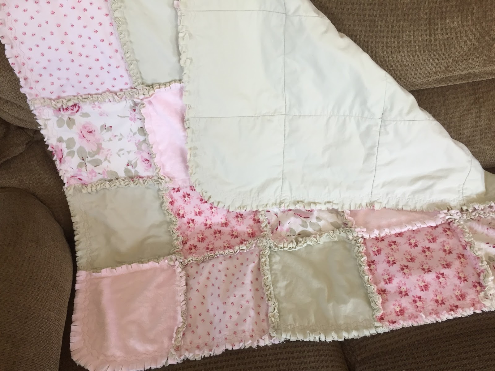 Deerecountry Quilts : Shabby Chic Roses Rag Quilt