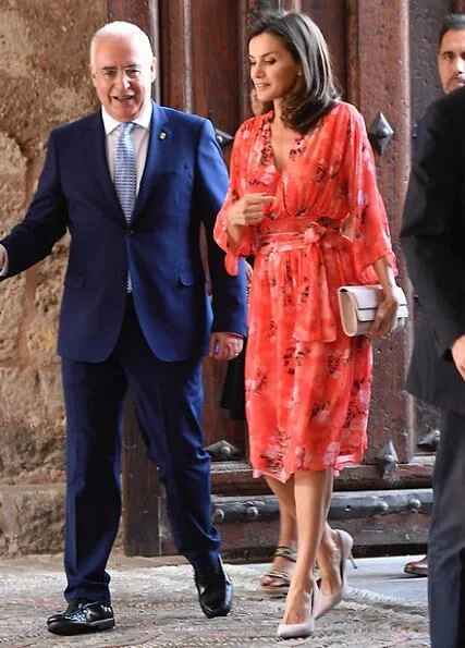 Queen Letizia wore an Adolfo Domínguez floral print dress from Fall Winter 2018 Collection