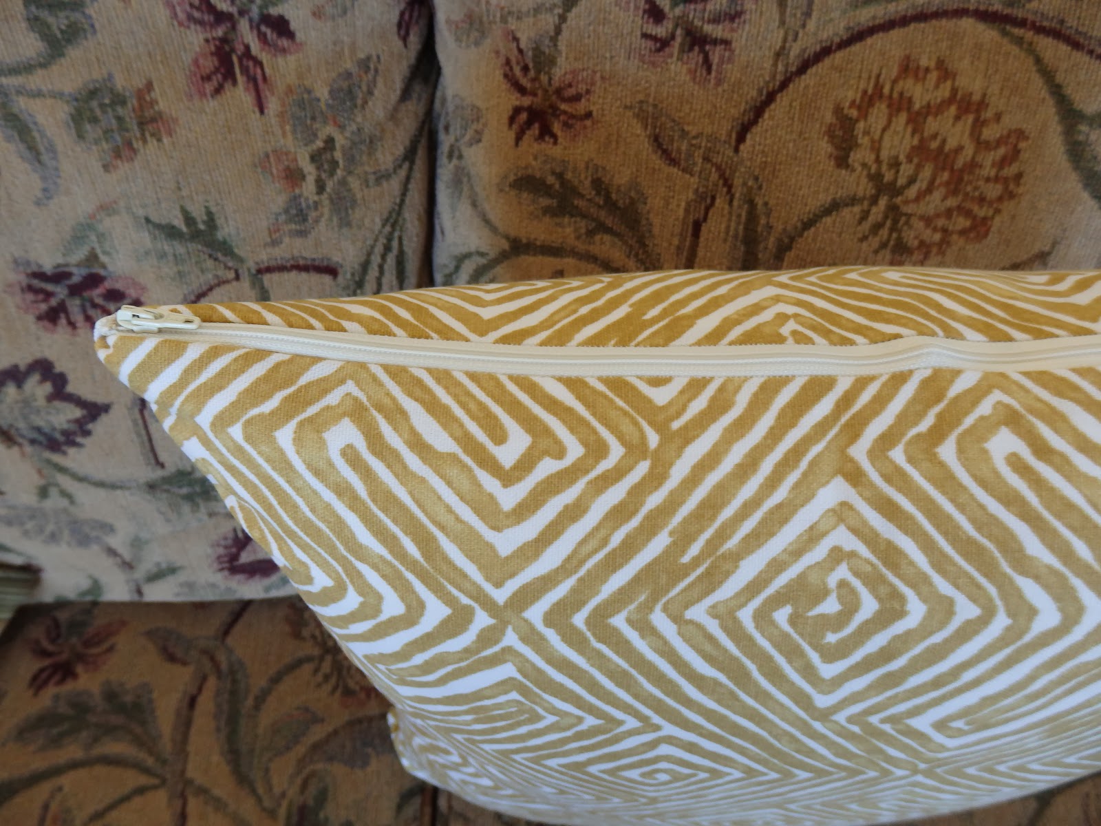 DIY by Design DIY Pillow With Zipper