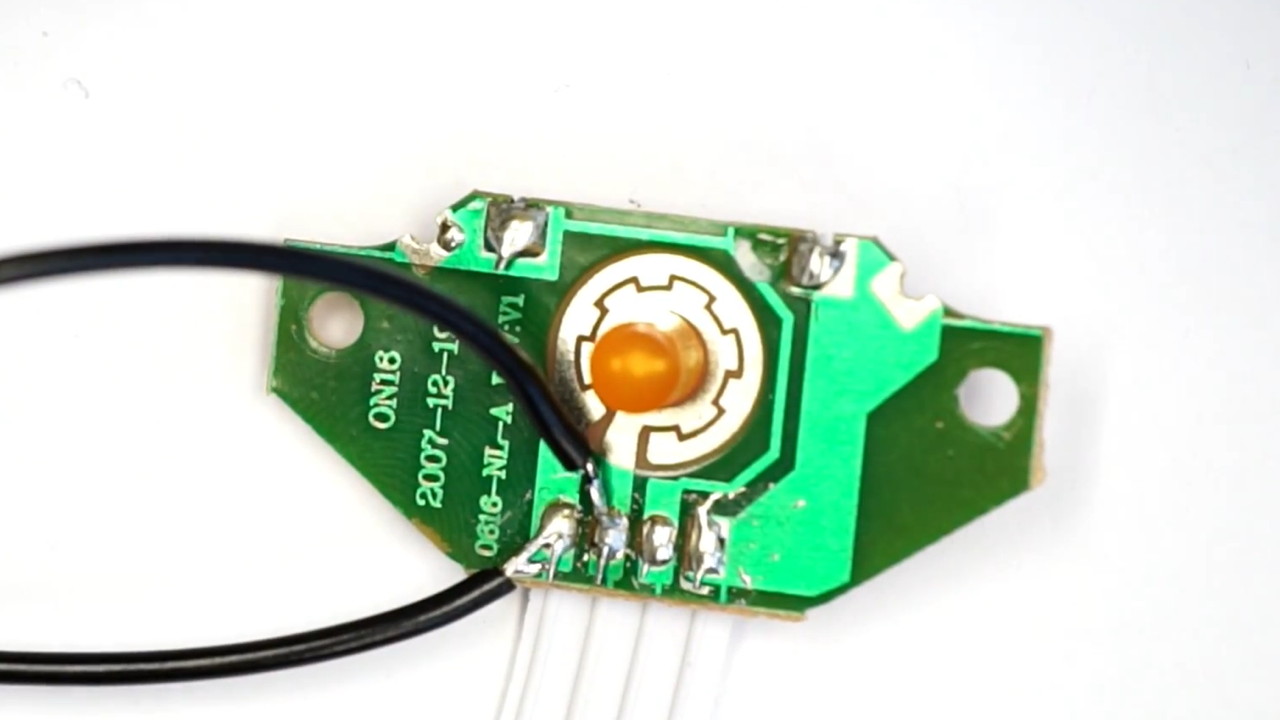 little-scale: Circuit Bending Basics: Replacing Button Contacts