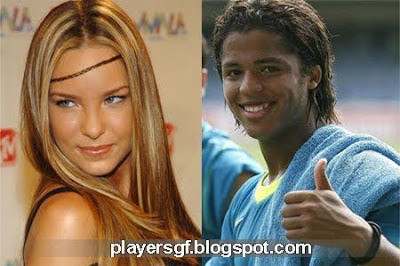 Giovani dos Santos and his ex-girlfriend Belinda Peregrín Schüll Giovani dos Santos and his ex-girlfriend Belinda Peregrín Schüll